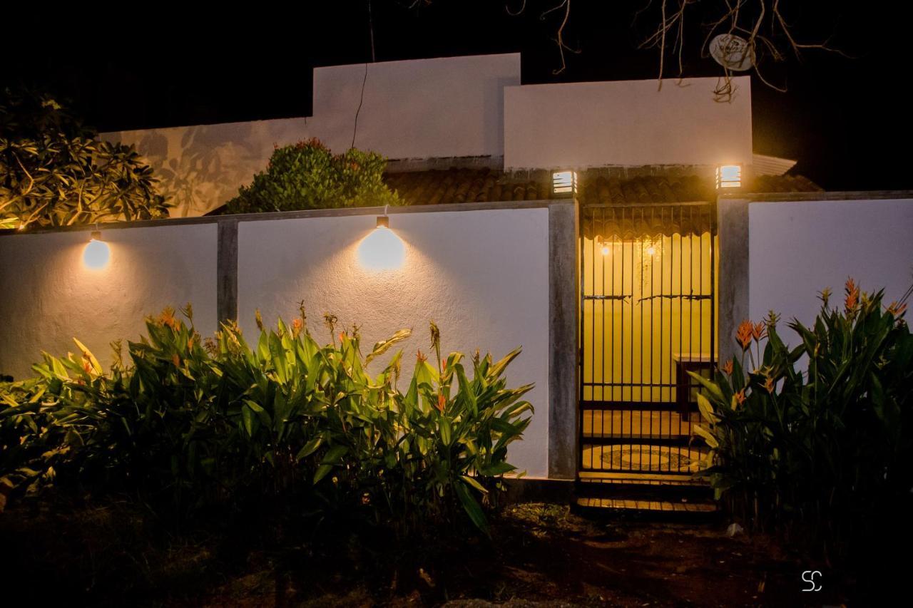 Bed and Breakfast Blooming Polhena Matara Exterior foto